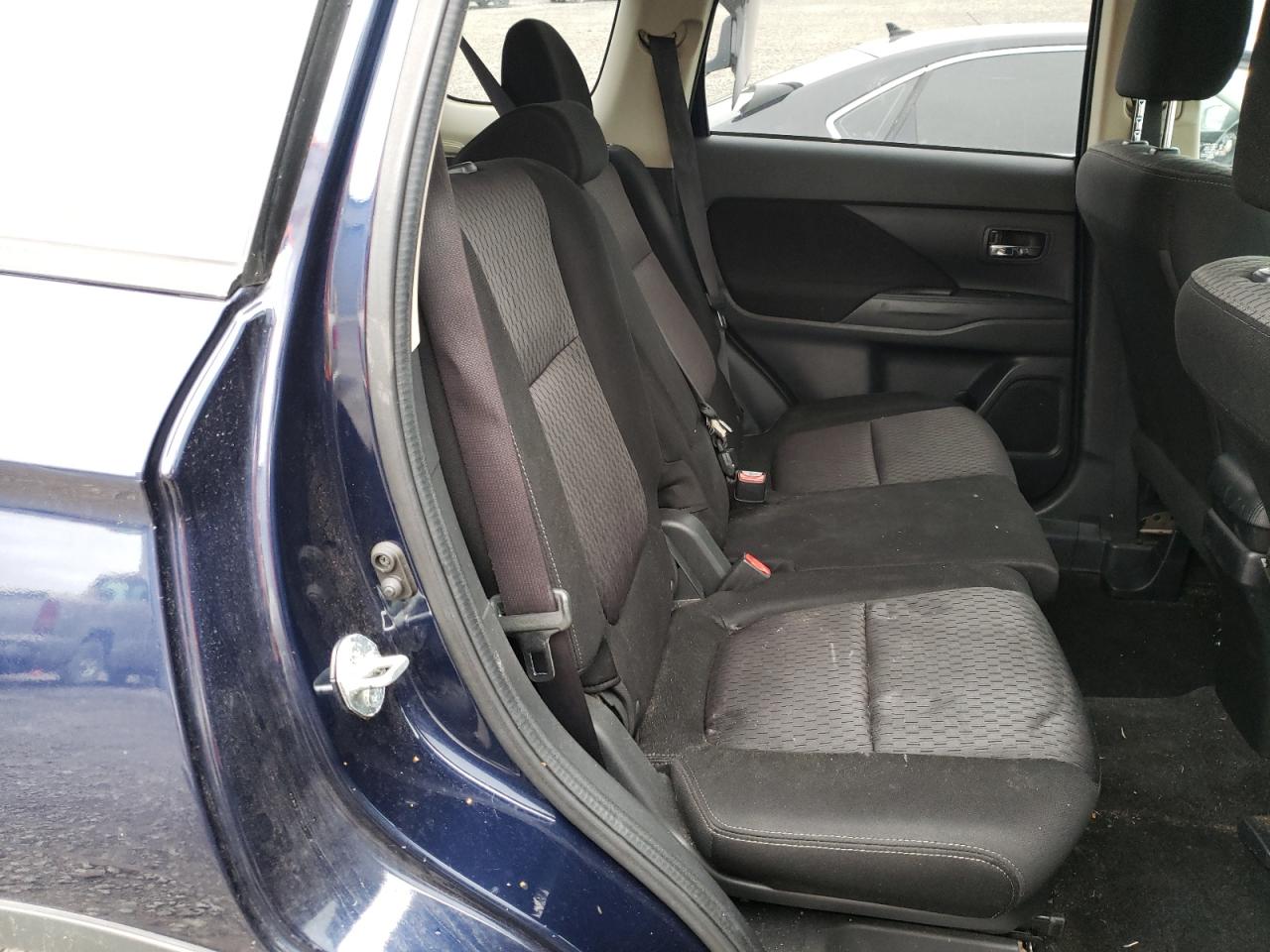 صورة رقم 6 من المزاد - 2015 MITSUBISHI OUTLANDER مع VIN JA4AD2A32FZ007558