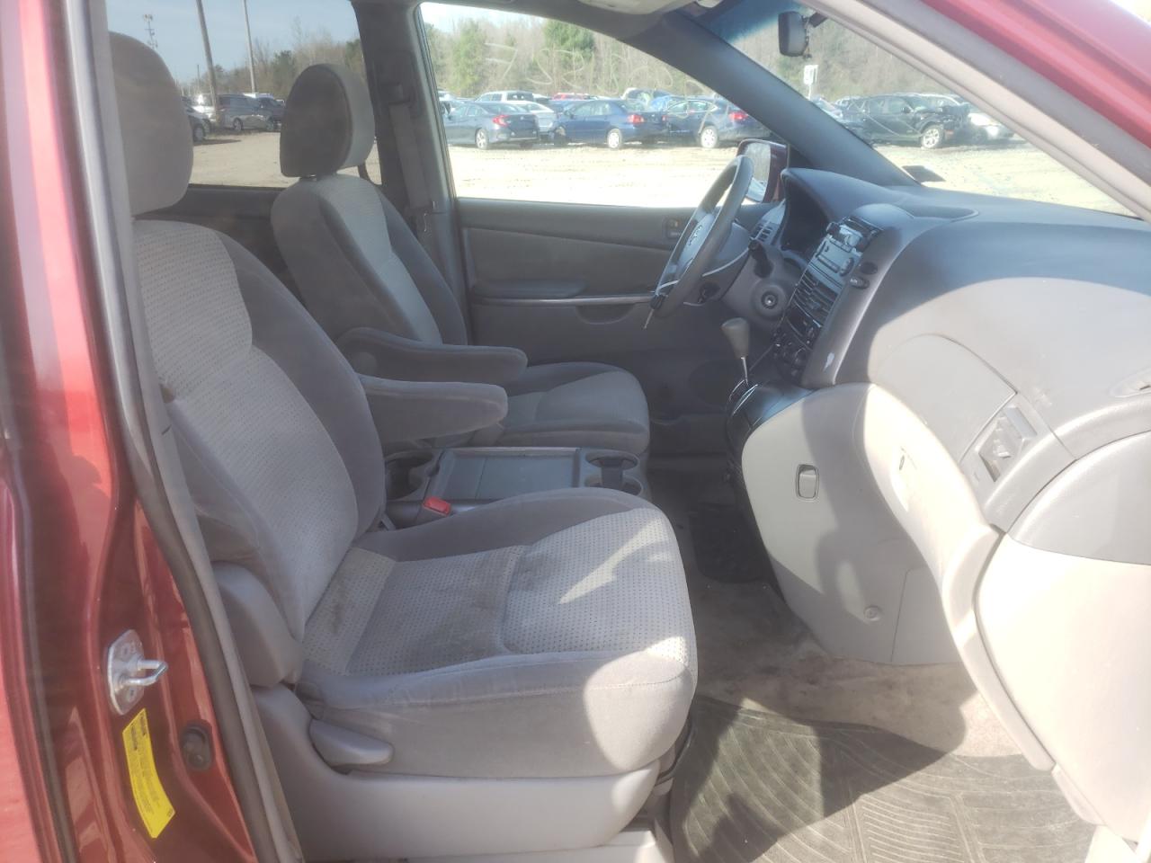 Photo 5 from auction – 2010 TOYOTA SIENNA CE with VIN 5TDKK4CC5AS340422