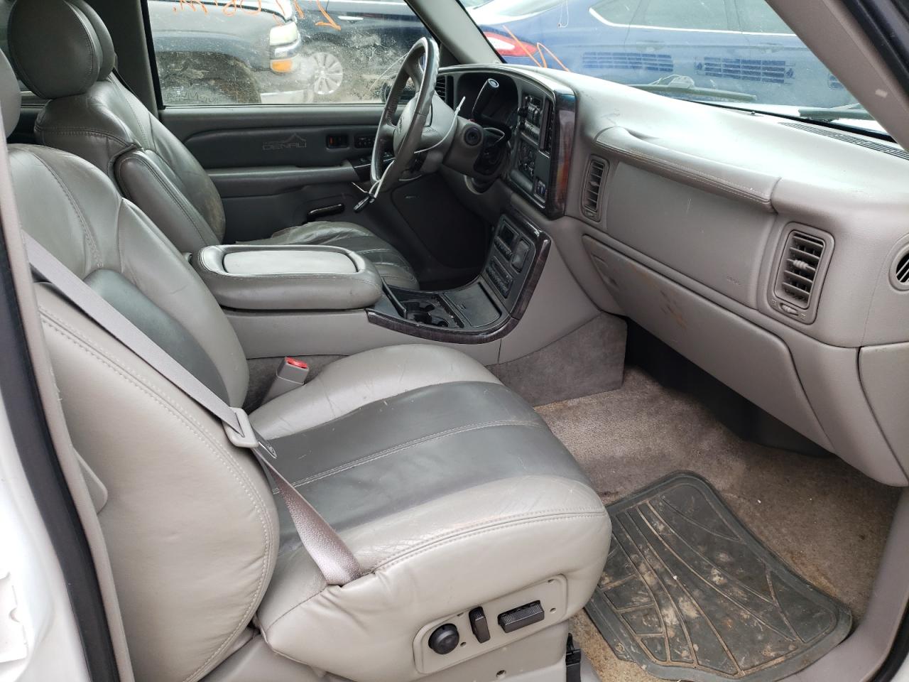 Photo 5 from auction – 2002 GMC DENALI with VIN 1GKEK63U22J160531