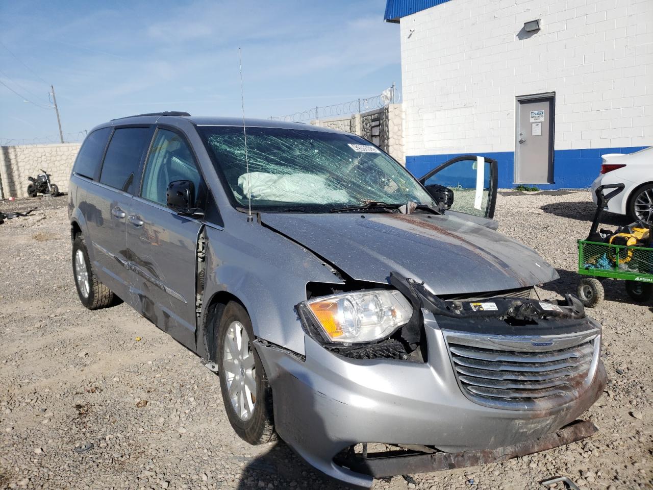Photo 1 from auction – 2016 CHRYSLER TOWN & COU with VIN 2C4RC1BG3GR268068
