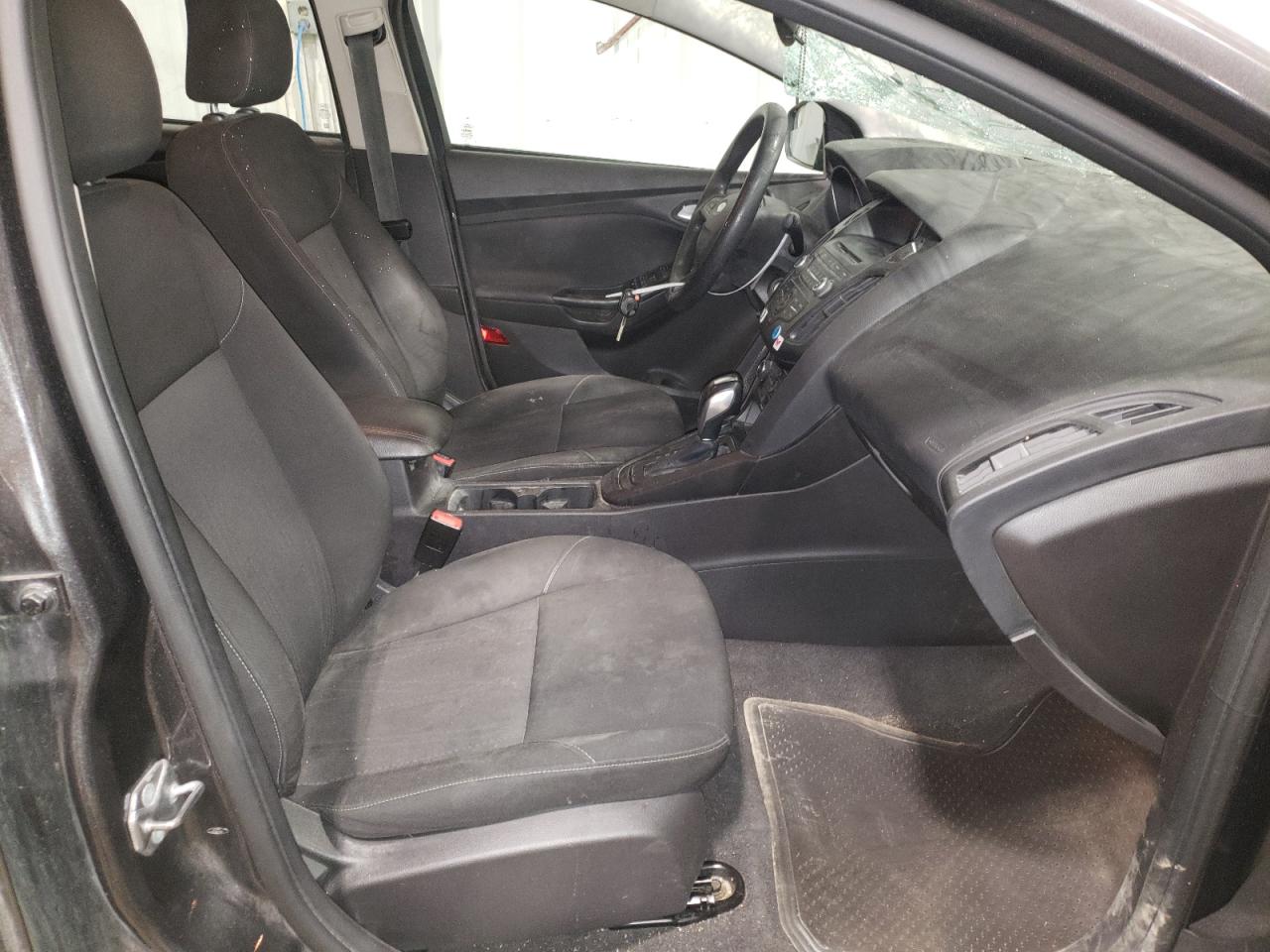 Photo 5 from auction – 2015 FORD FOCUS SE with VIN 1FADP3F21FL307472