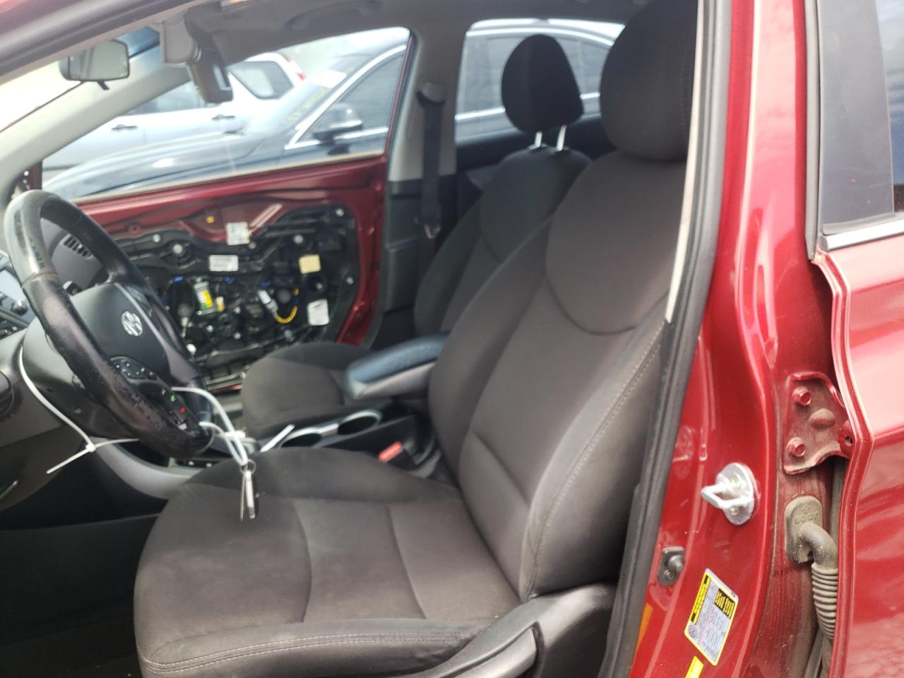 Photo 5 from auction – 2016 HYUNDAI ELANTRA SE with VIN 5NPDH4AE3GH764112