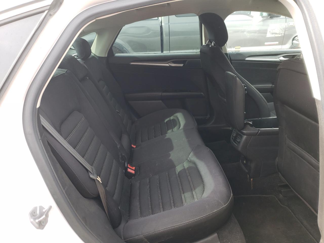 Photo 6 from auction – 2014 FORD FUSION SE with VIN 3FA6P0HD8ER103676
