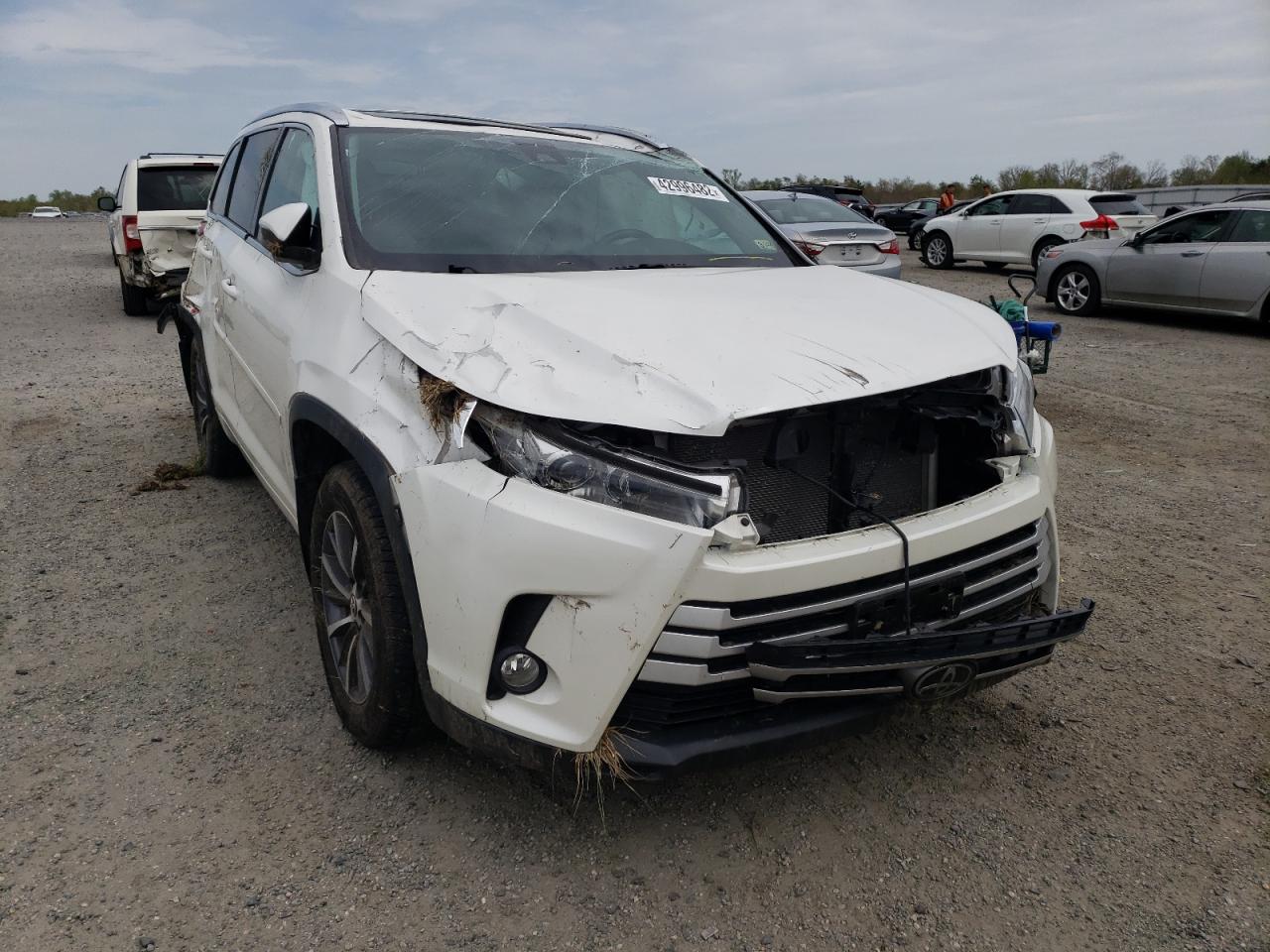 Zdjęcie 9 z aukcji – 2018 TOYOTA HIGHLANDER z VIN 5TDJZRFH5JS880817