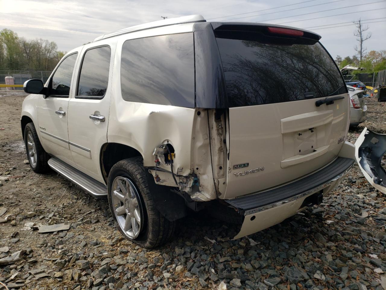 Photo 3 from auction – 2011 GMC YUKON DENA with VIN 1GKS2EEF3BR337021