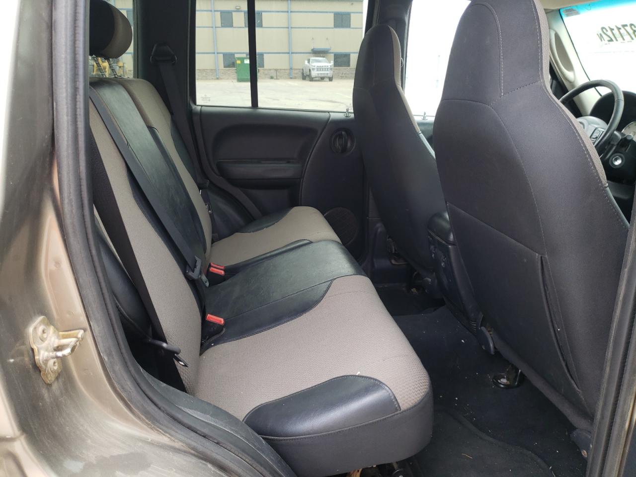 Photo 6 from auction – 2004 JEEP LIBERTY SP with VIN 1J4GL48K24W170344