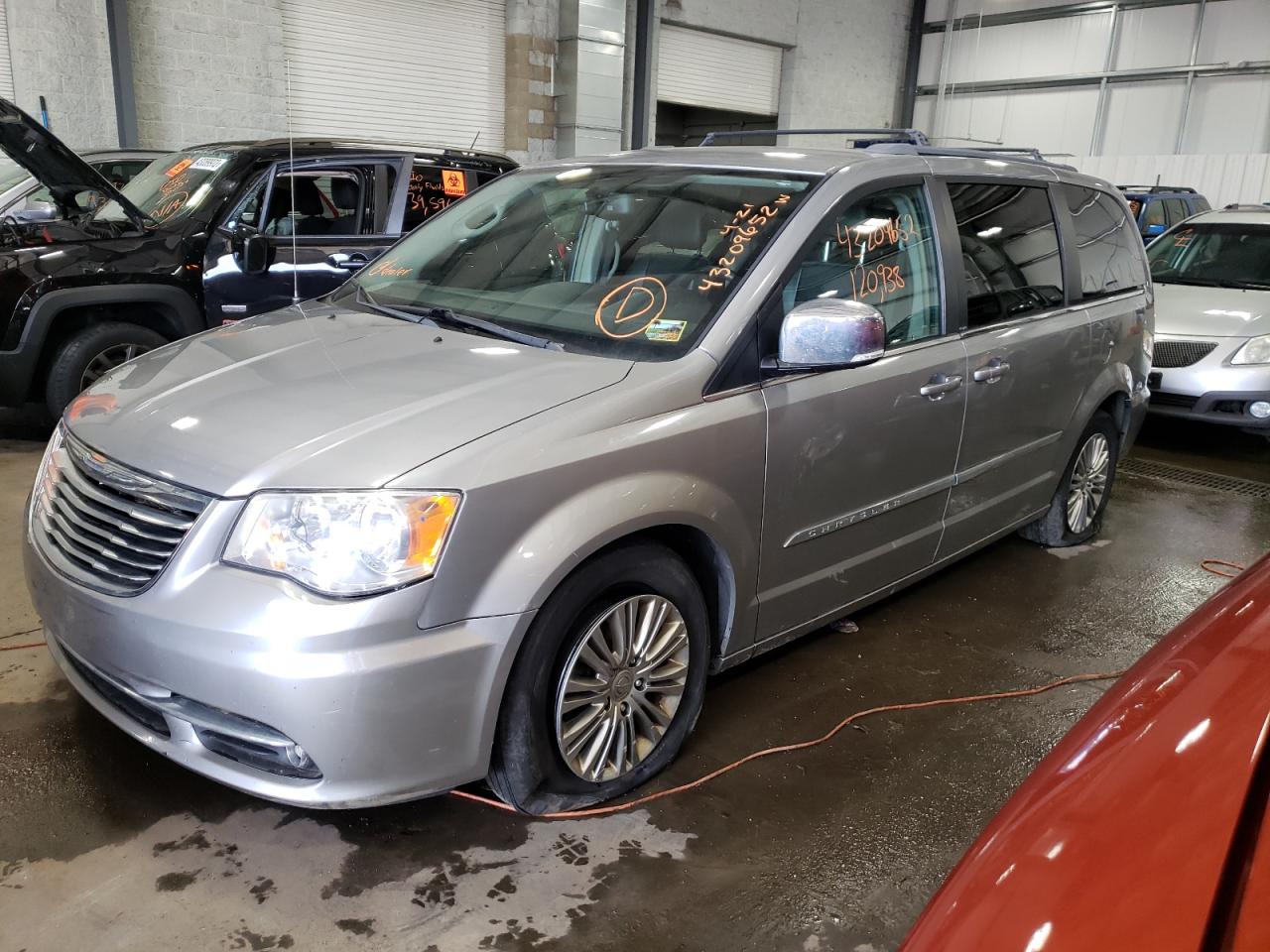 Photo 2 from auction – 2013 CHRYSLER TOWN & COU with VIN 2C4RC1CG7DR585281