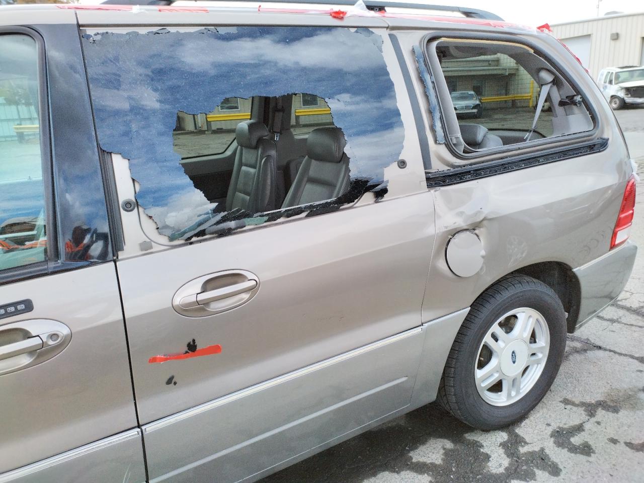 Photo 9 from auction – 2004 FORD FREESTAR L with VIN 2FMDA58234BA74305