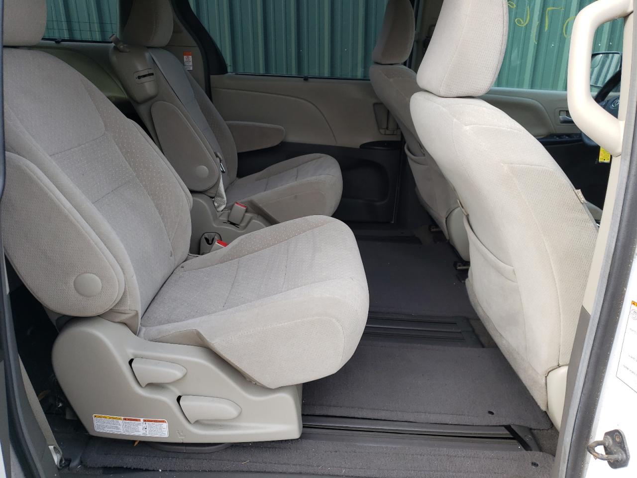Photo 6 from auction – 2015 TOYOTA SIENNA LE with VIN 5TDKK3DC9FS547878