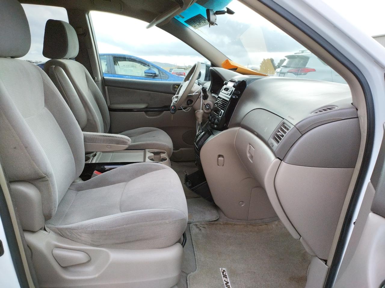 Photo 5 from auction – 2004 TOYOTA SIENNA CE with VIN 5TDZA23C44S198705