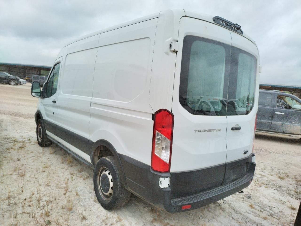 Photo 3 from auction – 2019 FORD TRANSIT T- with VIN 1FTYR1CM6KKA08687