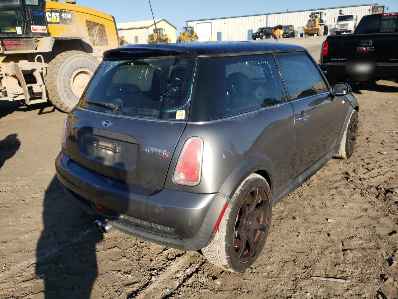 Photo 4 from auction – 2005 MINI COOPER S with VIN WMWRE33525TG99090