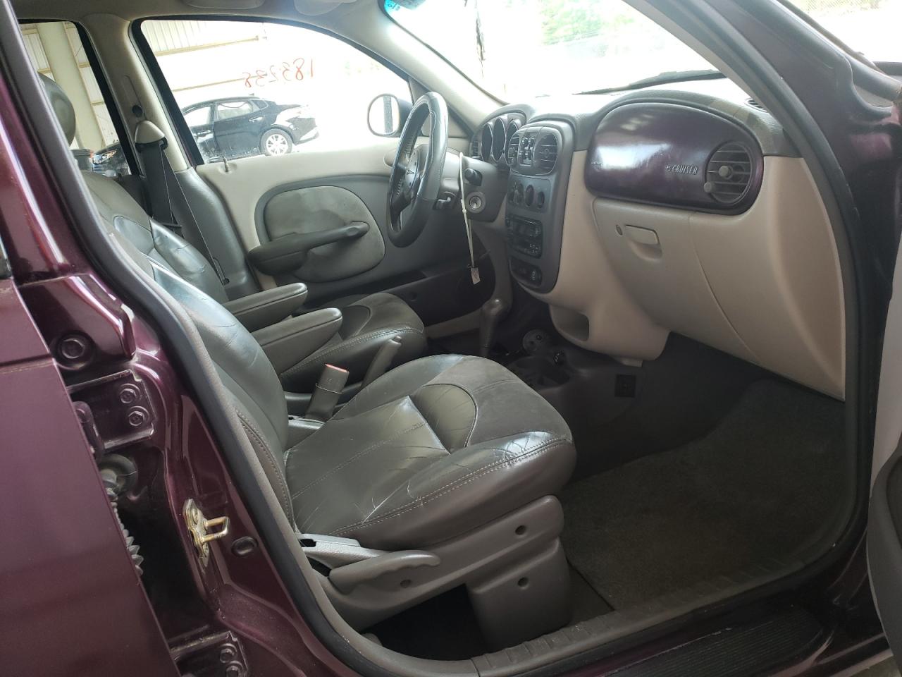 Photo 5 from auction – 2001 CHRYSLER PT CRUISER with VIN 3C8FY4BB11T665033