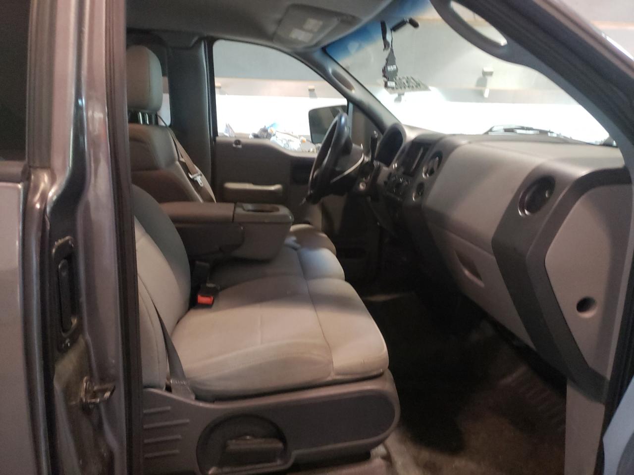 Photo 5 from auction – 2006 FORD F150 with VIN 1FTRF02216KB40768
