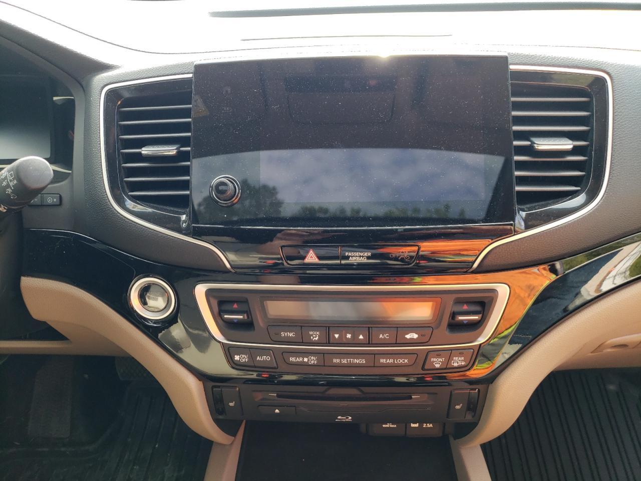 Photo 9 from auction – 2021 HONDA PILOT TOUR with VIN 5FNYF6H98MB041135