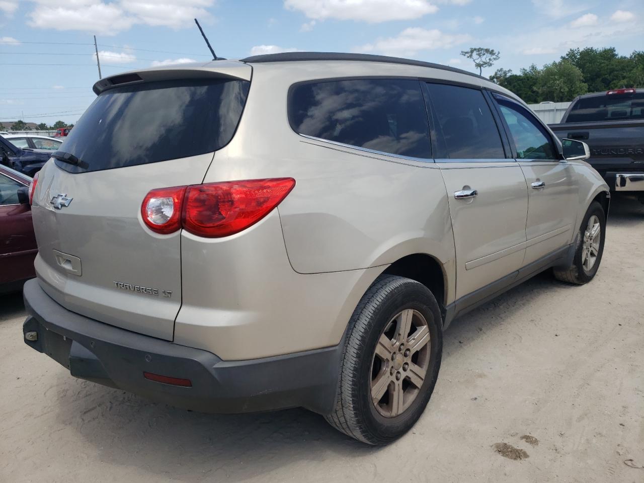 Photo 4 from auction – 2011 CHEVROLET TRAVERSE L with VIN 1GNKRGED9BJ142290