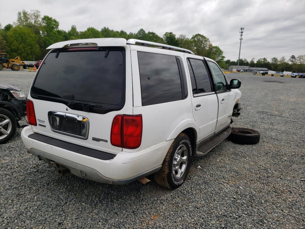 Photo 4 from auction – 2001 LINCOLN NAVIGATOR with VIN 5LMEU27R71LJ24804