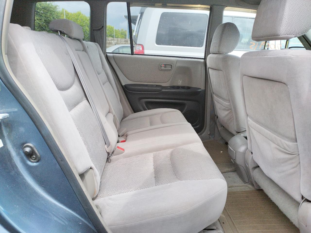 Photo 6 from auction – 2002 TOYOTA HIGHLANDER with VIN JTEGF21A020035409