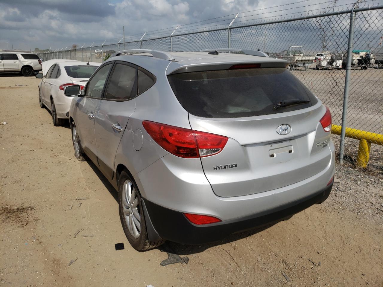 Photo 3 from auction – 2011 HYUNDAI TUCSON GLS with VIN KM8JU3AC7BU118928