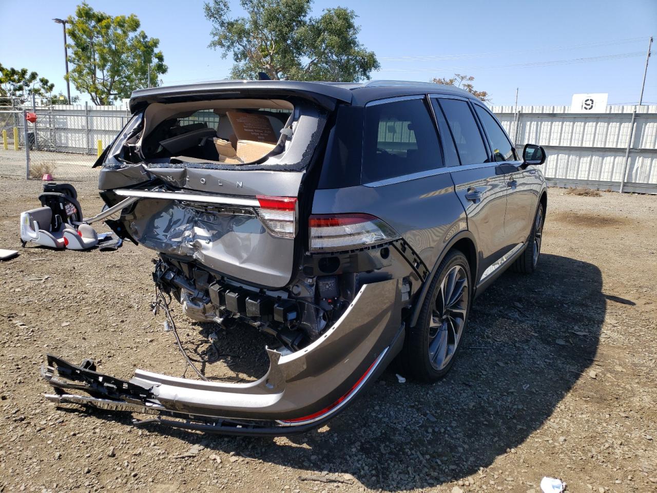 Photo 4 from auction – 2022 LINCOLN AVIATOR RE with VIN 5LM5J7XC4NGL07688