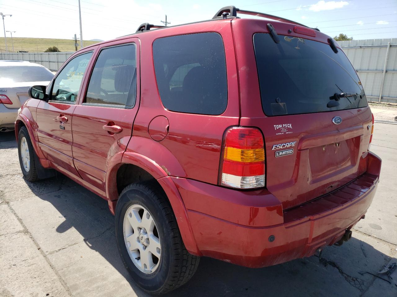Photo 3 from auction – 2007 FORD ESCAPE LIM with VIN 1FMCU94187KA06101