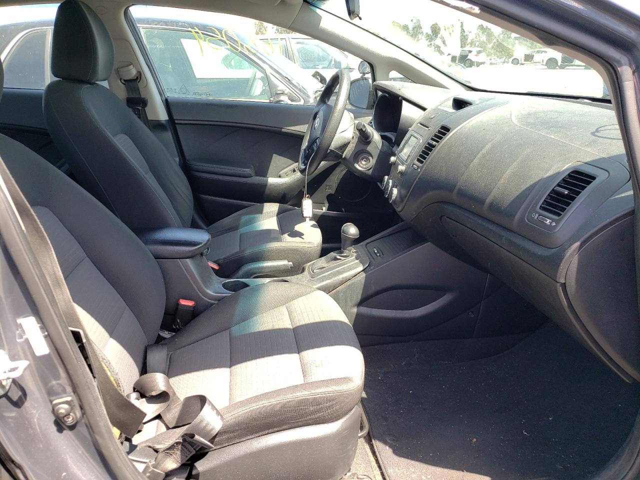 Photo 5 from auction – 2016 KIA FORTE LX with VIN KNAFX4A6XG5549117