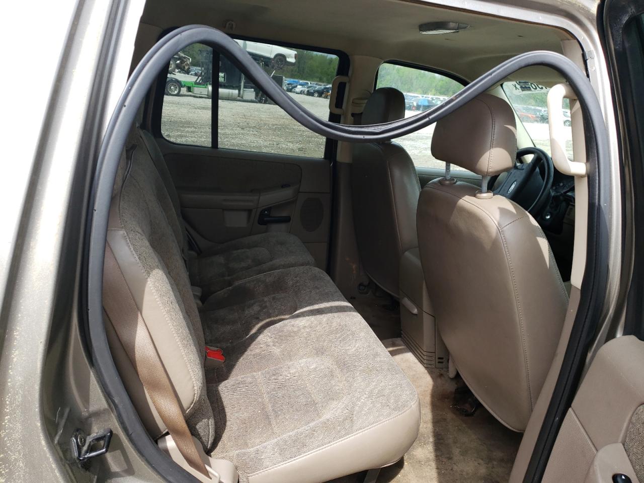 Zdjęcie 6 z aukcji – 2004 FORD EXPLORER X z VIN 1FMZU62K24ZA26349