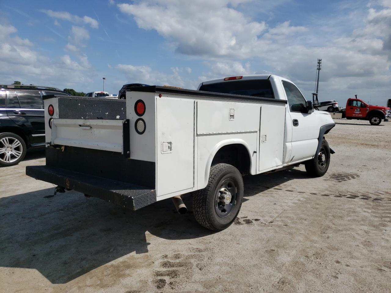 Photo 4 from auction – 2005 CHEVROLET SILVERADO with VIN 1GBHC24U65E254877