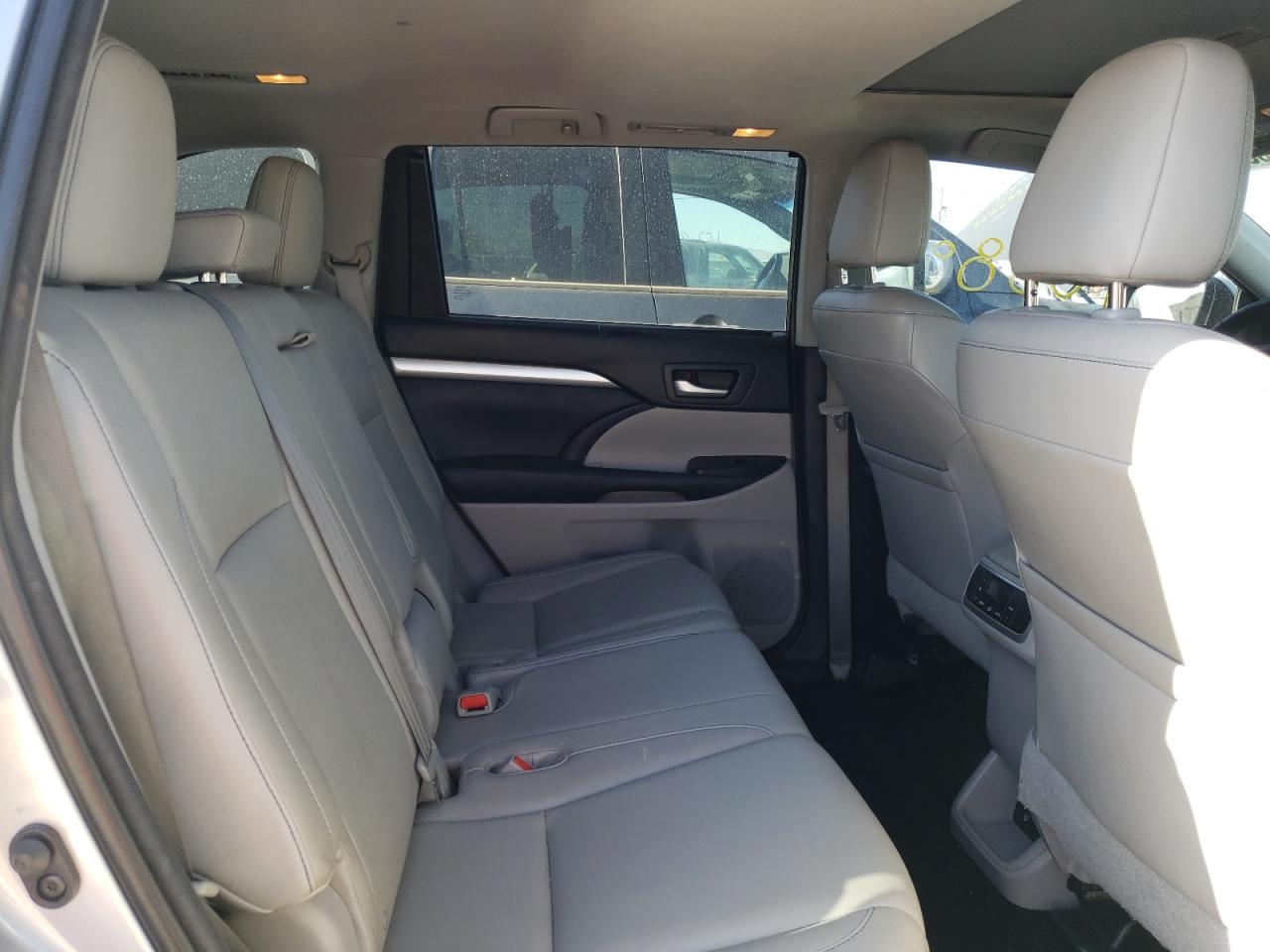 Photo 6 from auction – 2014 TOYOTA HIGHLANDER with VIN 5TDKKRFH3ES027461