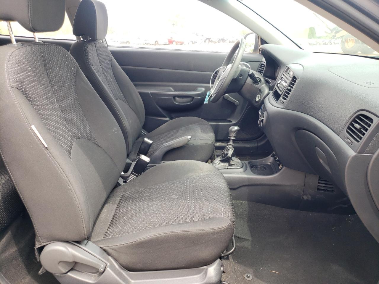 Photo 5 from auction – 2010 HYUNDAI ACCENT BLU with VIN KMHCM3AC4AU182142
