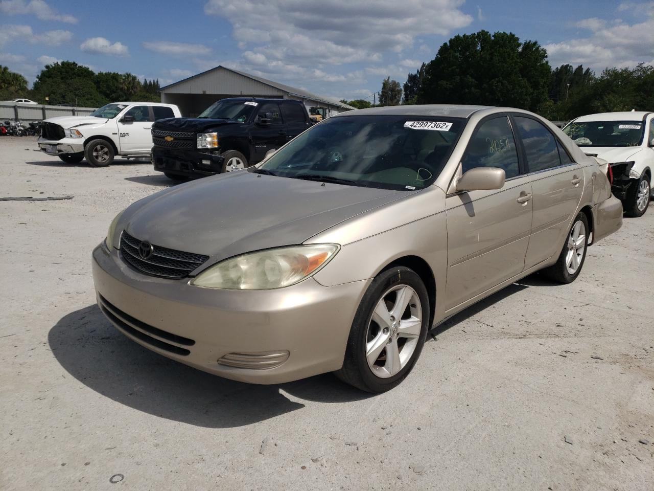 Photo 2 from auction – 2004 TOYOTA CAMRY LE with VIN 4T1BE32K04U840588