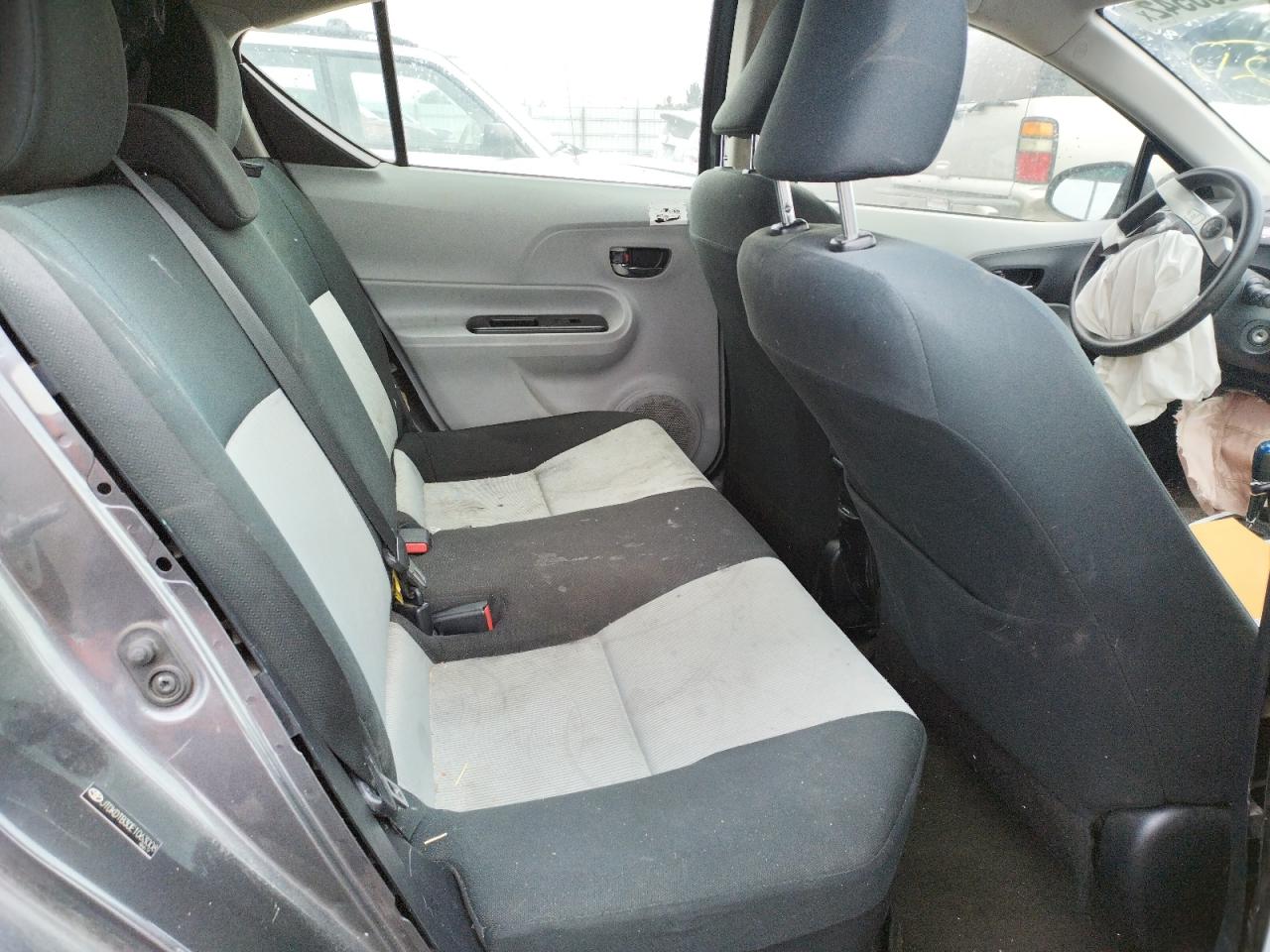 Photo 6 from auction – 2014 TOYOTA PRIUS C with VIN JTDKDTB30E1063008