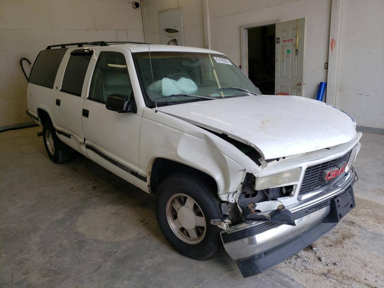 GMC SUBURBAN C 1997 with VIN 3GKEC16R4VG527488 - Photo from auction