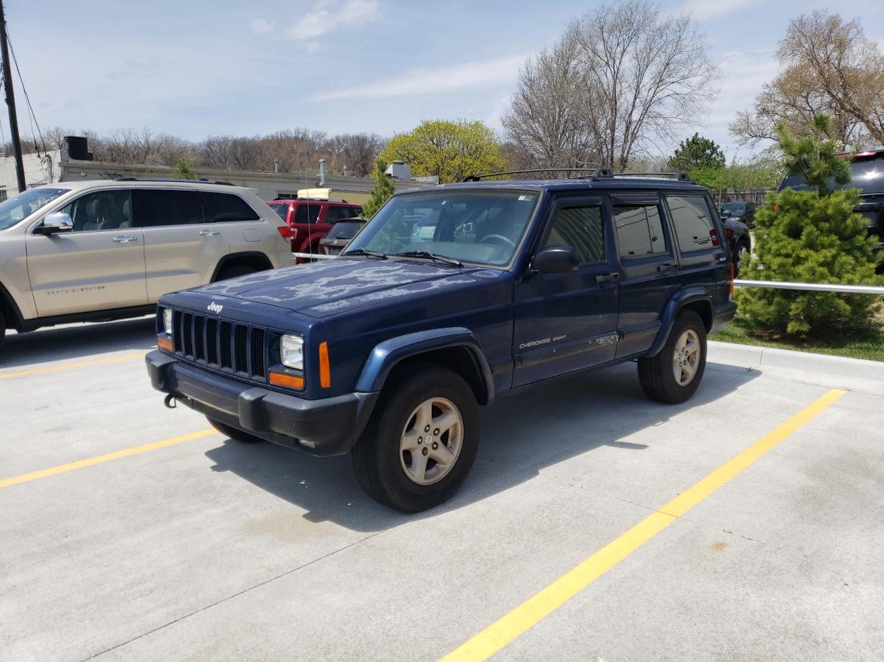 Photo 2 from auction – 2001 JEEP CHEROKEE S with VIN 1J4FF48SX1L580423