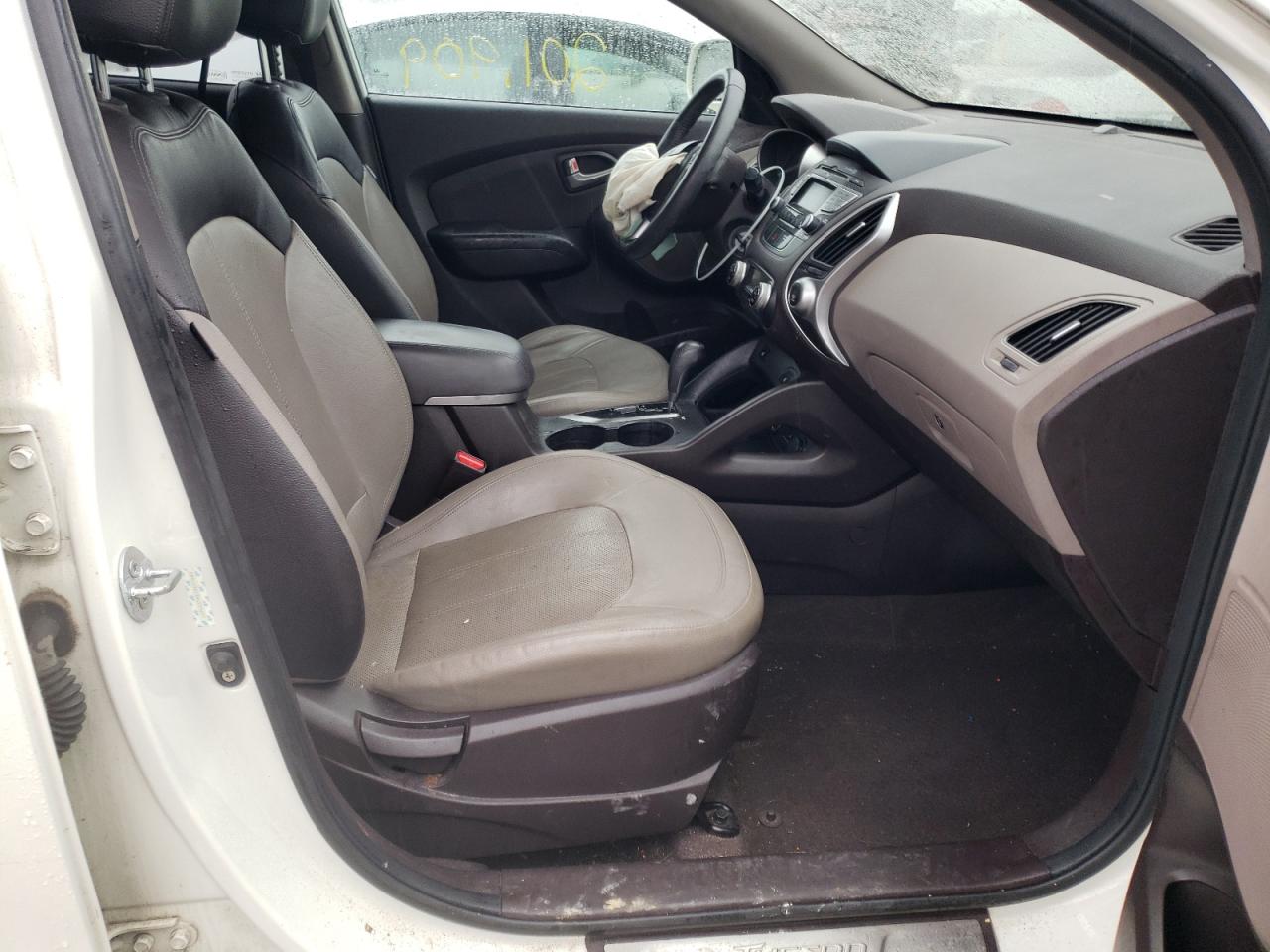 Photo 5 from auction – 2011 HYUNDAI TUCSON GLS with VIN KM8JU3AC3BU231677