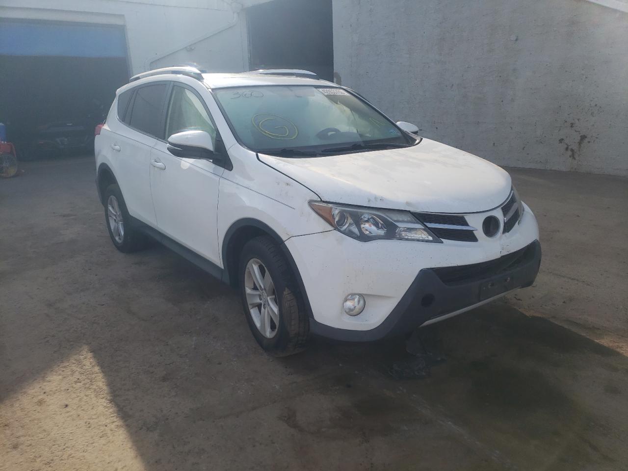 TOYOTA RAV4 XLE 2013 with VIN JTMRFREV5DD033198 - Photo from auction