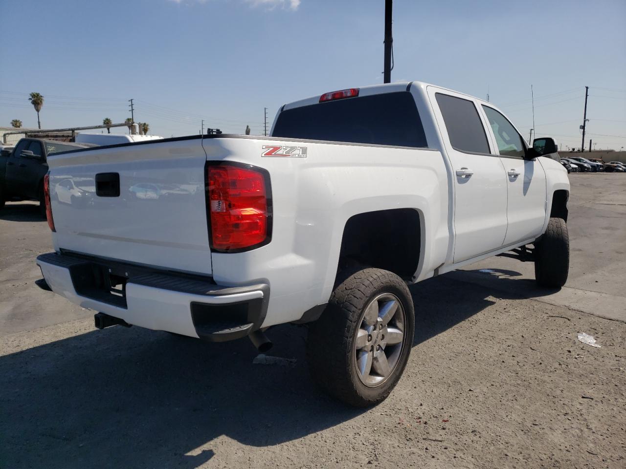 Photo 4 from auction – 2016 CHEVROLET SILVERADO with VIN 3GCUKREC0GG225575
