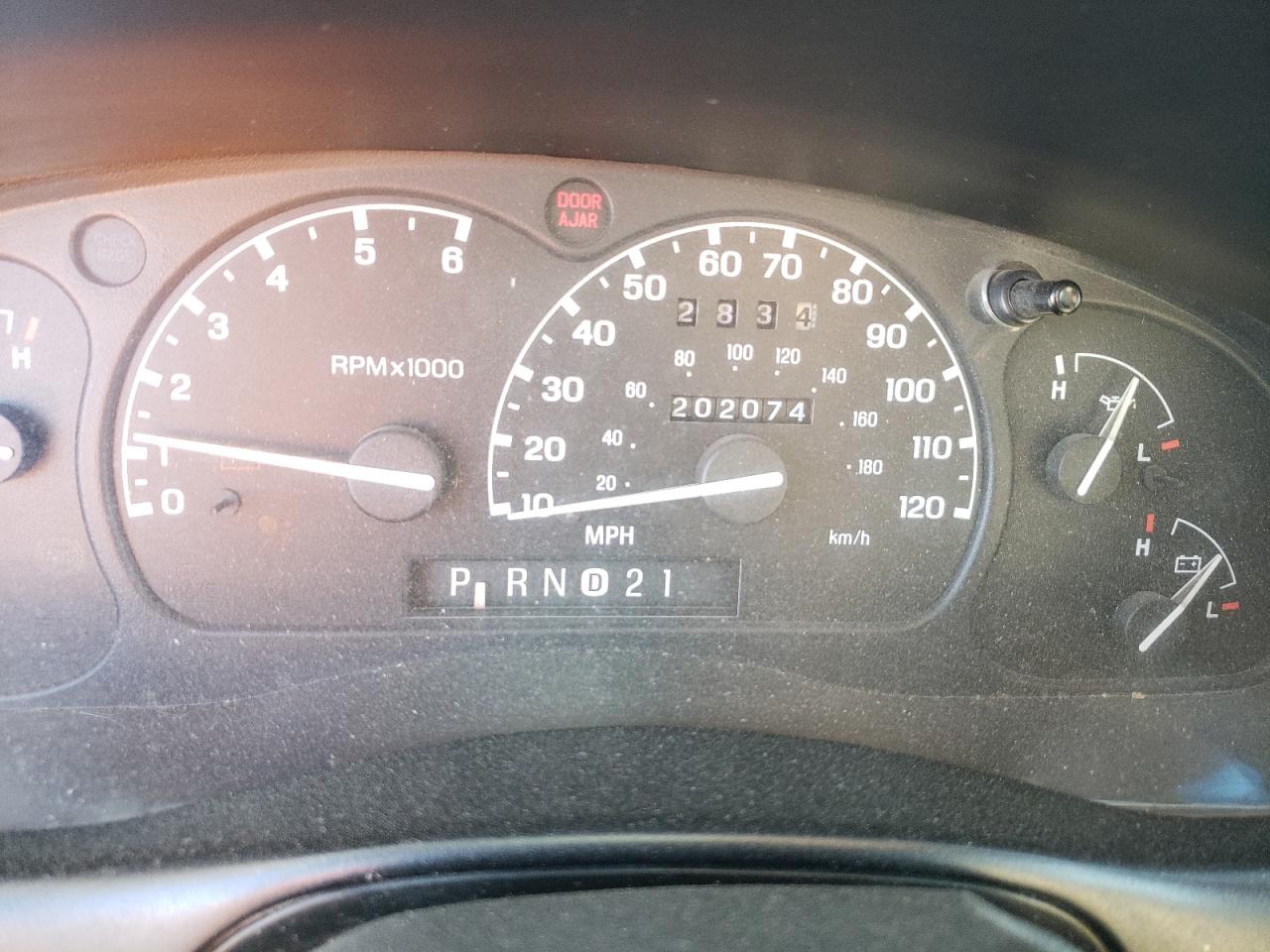 Photo 8 from auction – 1998 FORD EXPLORER with VIN 1FMZU34E9WZB01797