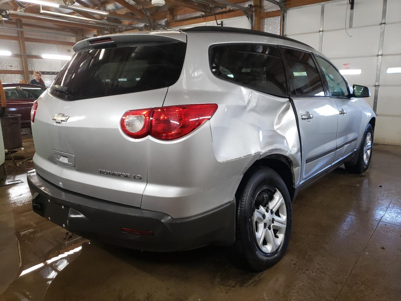 Photo 4 from auction – 2010 CHEVROLET TRAVERSE L with VIN 1GNLREED0AS140543