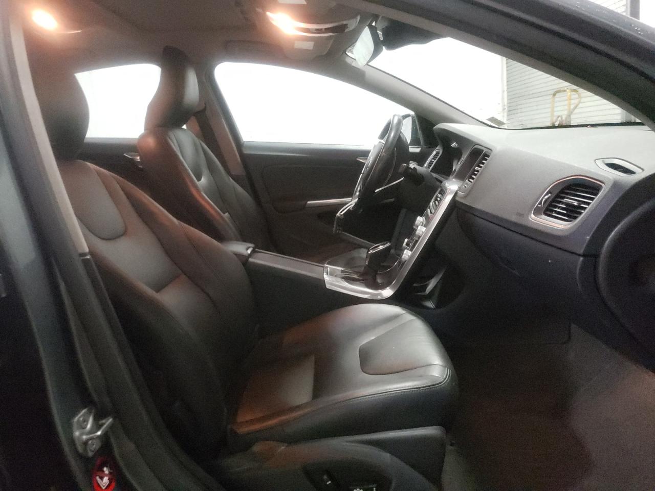 Photo 5 from auction – 2016 VOLVO S60 PREMIE with VIN YV1612TK7G2394945