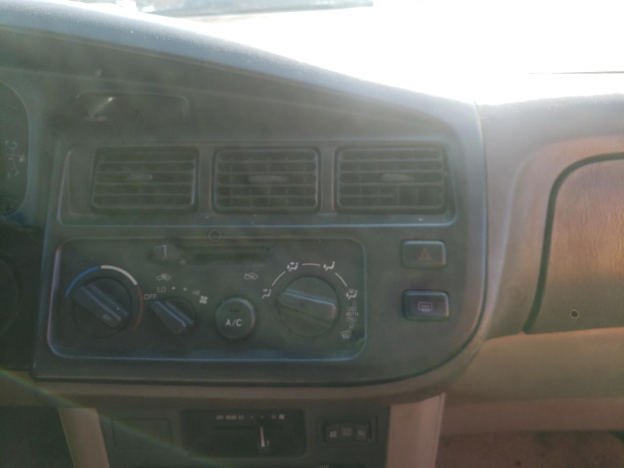 Photo 20 from auction – 2000 TOYOTA SIENNA LE with VIN 4T3ZF13C4YU303467