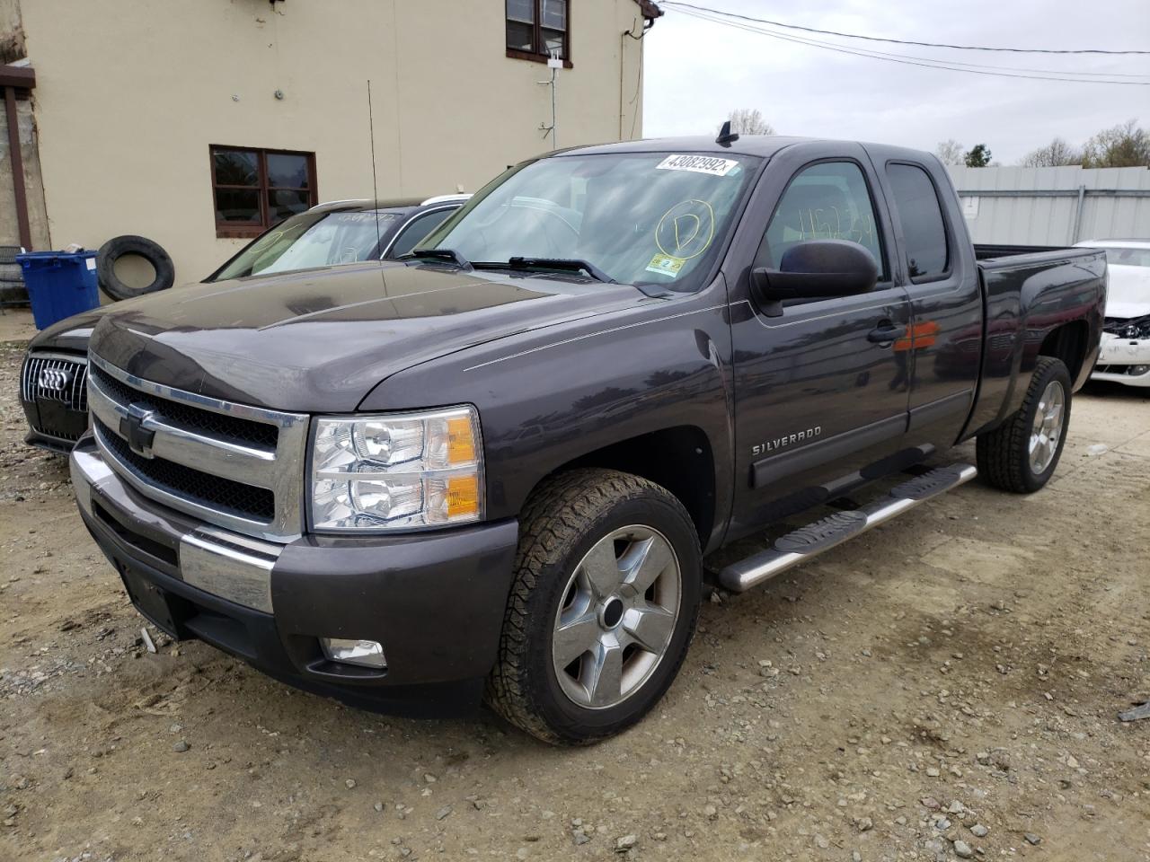 Photo 2 from auction – 2011 CHEVROLET SILVERADO with VIN 1GCRCSE05BZ425523