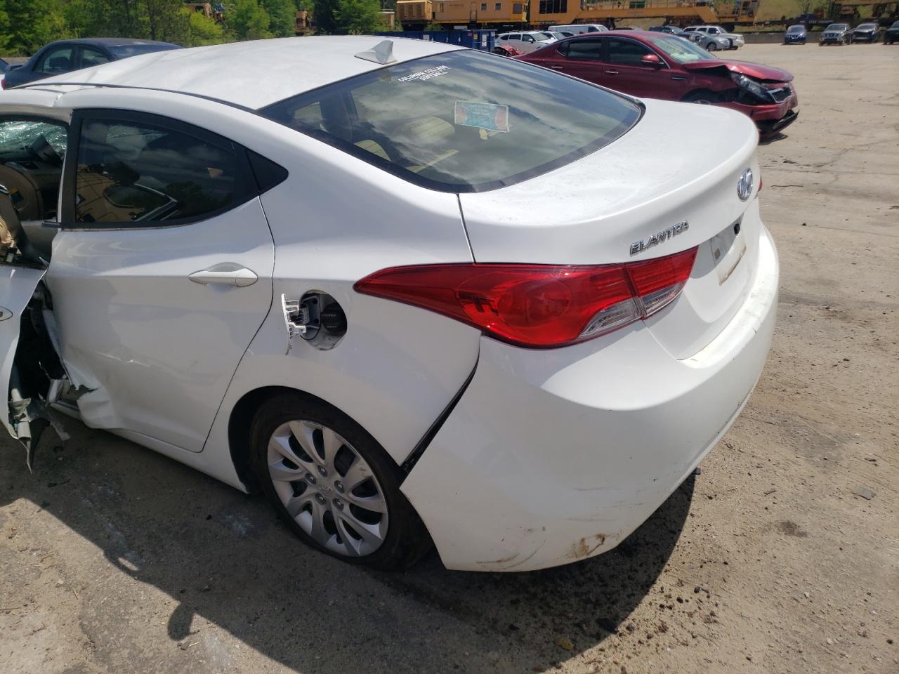 Photo 10 from auction – 2012 HYUNDAI ELANTRA GL with VIN 5NPDH4AE8CH143250