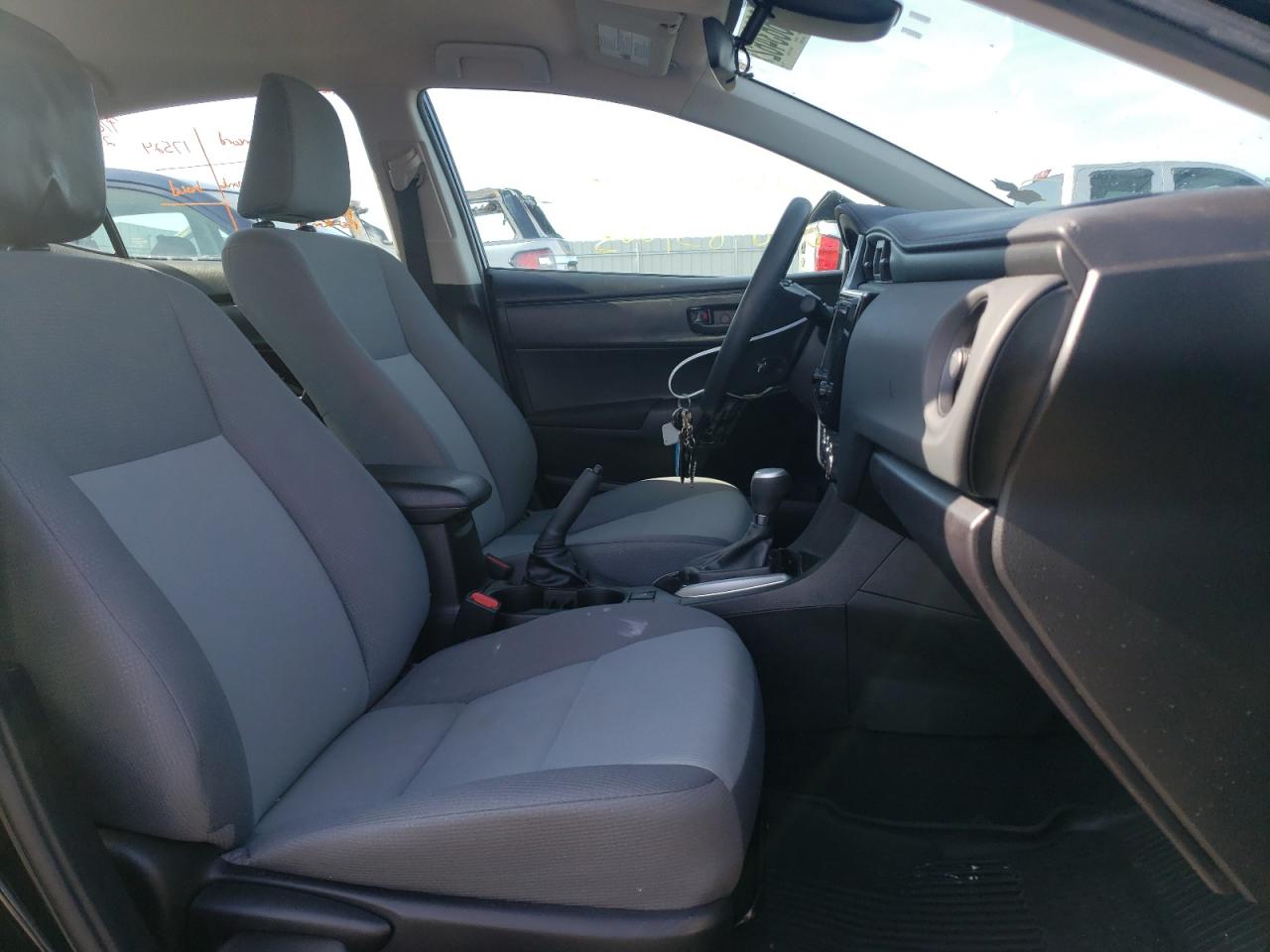 Photo 5 from auction – 2018 TOYOTA COROLLA L with VIN 5YFBURHE6JP776092