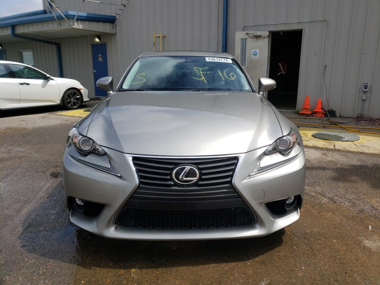 Photo 9 from auction – 2016 LEXUS IS 200T with VIN JTHBA1D29G5013400