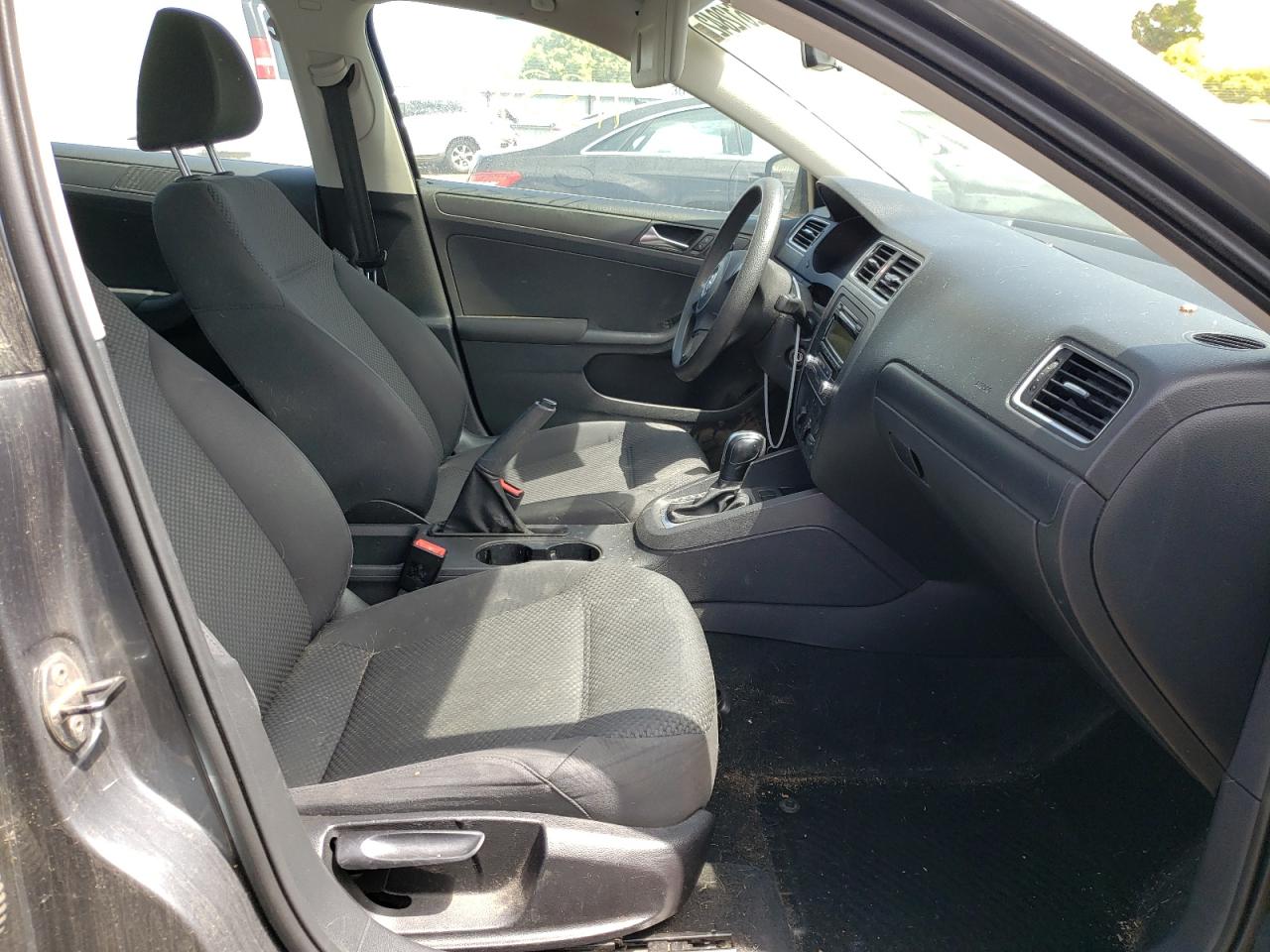 Photo 5 from auction – 2011 VOLKSWAGEN JETTA BASE with VIN 3VW2K7AJ6BM010192