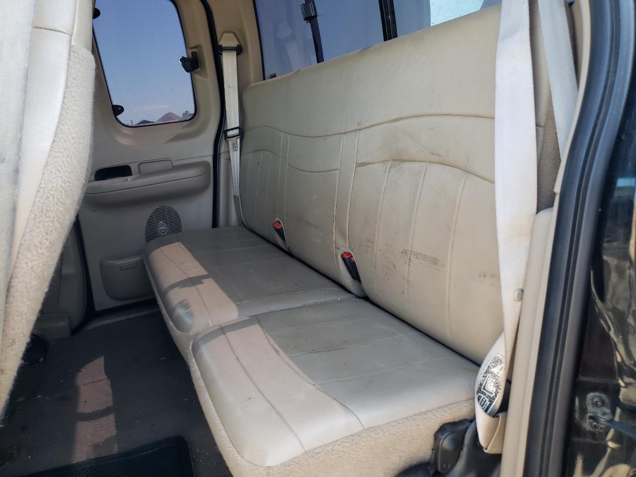 Photo 6 from auction – 2000 FORD F150 with VIN 1FTRX17L9YKA70802