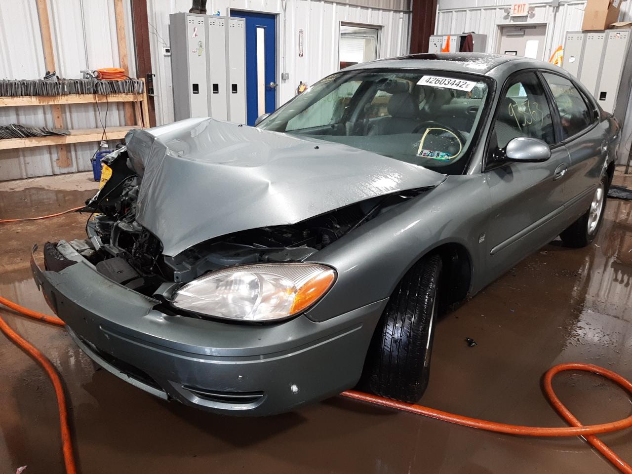 Photo 2 from auction – 2006 FORD TAURUS SEL with VIN 1FAFP56U66A118902