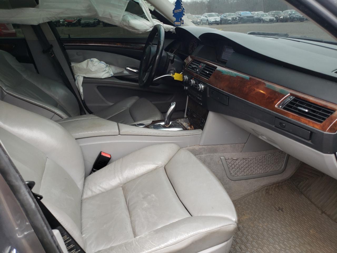 Photo 5 from auction – 2008 BMW 528 XI with VIN WBANV13518CZ57233