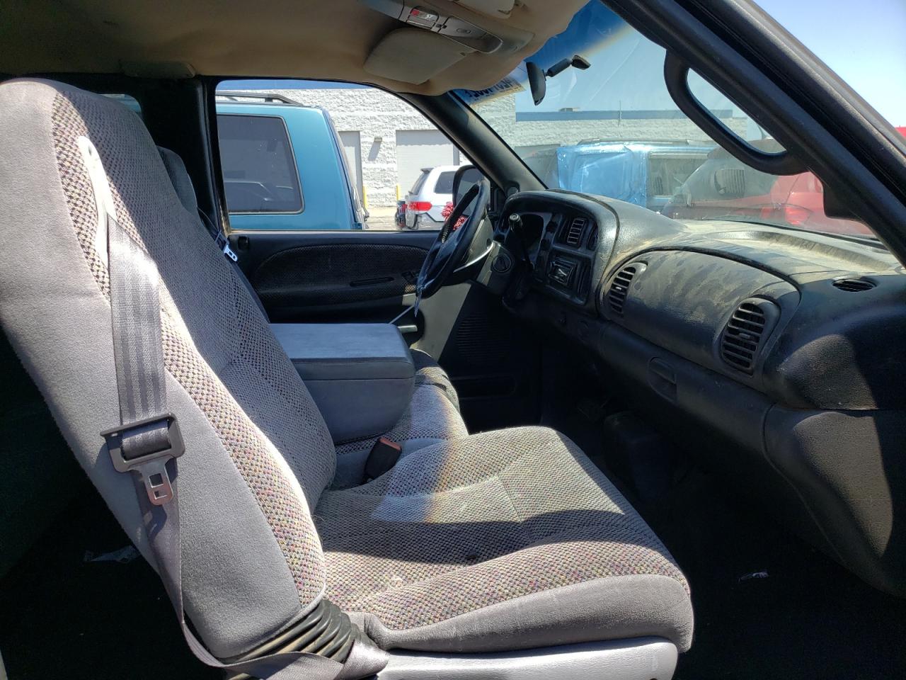 Photo 5 from auction – 2001 DODGE RAM 1500 with VIN 3B7HC13Y01G775882